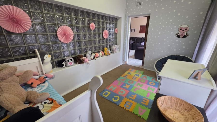 To Let 3 Bedroom Property for Rent in Wilkeville North West